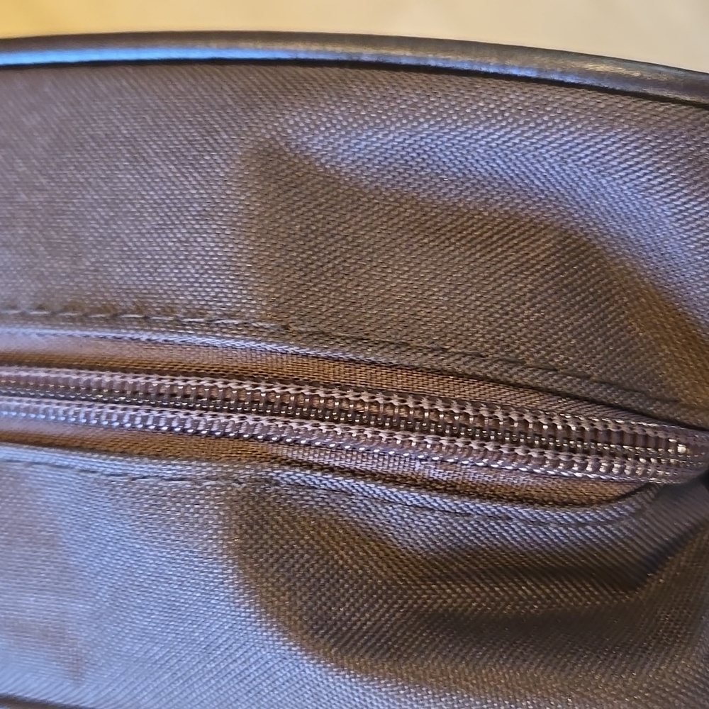 BVLGARI Parfums for Emirates Brown Zipper Travel Pouch - Picture 8 of 11